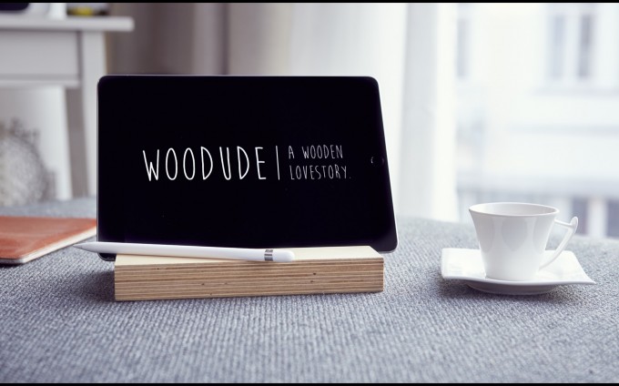 LASSE | iPad Halterung aus Holz | Bicycledudes LASSE | iPad Halterung aus Holz | Bicycledudes