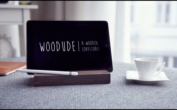 EMIL | iPad Halterung aus Holz | Bicycledudes EMIL | iPad Halterung aus Holz | Bicycledudes