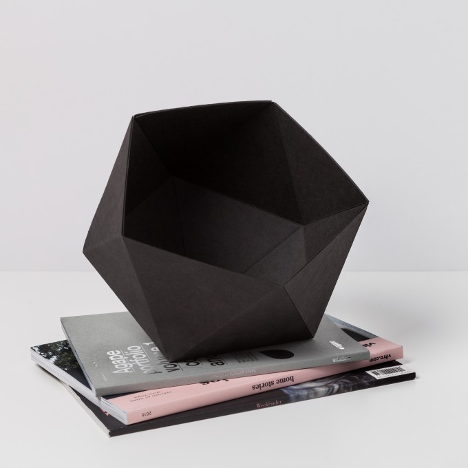 KAMI. GEOMETRIC BOX BLACK KAMI. GEOMETRIC BOX BLACK