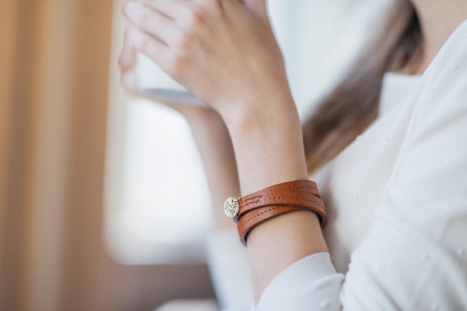 band&roll
– Lederarmband, "MIRA", mit Liebe kreiert in unserem Familienstudio in Berlin band&roll
– Lederarmband, "MIRA", mit Liebe kreiert in unserem Familienstudio in Berlin