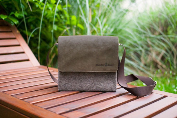 Messenger Bag - S - Umhängetasche (Filz und Leder) - Burning Love Messenger Bag - S - Umhängetasche (Filz und Leder) - Burning Love
