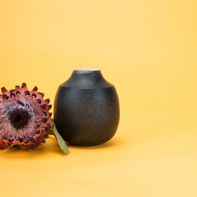 Raku Vase "Buttercup" - studio.drei Raku Vase "Buttercup" - studio.drei