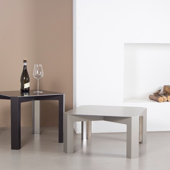 "Tisc" Couchtisch, Aluminium eloxiert, Champagner, Hellen Westerhof "Tisc" Couchtisch, Aluminium eloxiert, Champagner, Hellen Westerhof