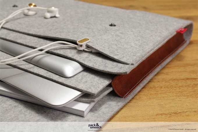 MacBook Pro Folio Case "Corriedale"
100% Merino Wollfilz, Pflanzlich gegerbtes Leder MacBook Pro Folio Case "Corriedale"
100% Merino Wollfilz, Pflanzlich gegerbtes Leder
