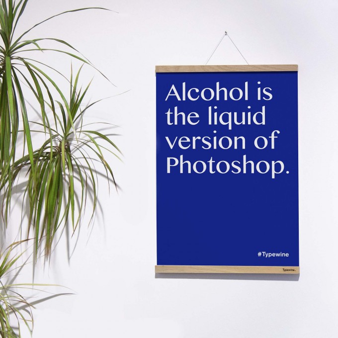 Typo Poster mit Weinspruch "Liquid Photoshop" von Typewine inkl. Magnetischer Posterleiste A2 Typo Poster mit Weinspruch "Liquid Photoshop" von Typewine inkl. Magnetischer Posterleiste A2