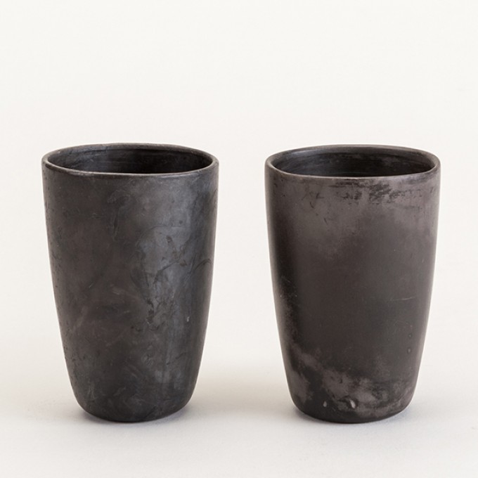 Raku-Becher "John" BLACK EDITION – studio.drei Raku-Becher "John" BLACK EDITION – studio.drei