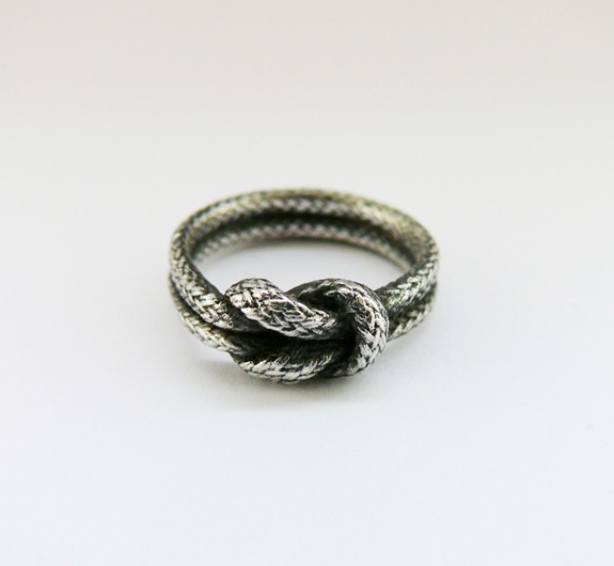 vivian meller jewellery Seilring geschwärztes Silber Kreuzknoten vivian meller jewellery Seilring geschwärztes Silber Kreuzknoten