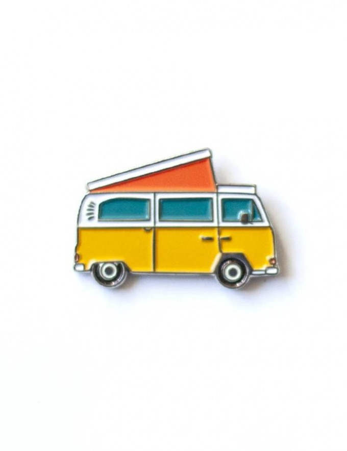 Emaille-Pin "BULLI" von Roadtyping Emaille-Pin "BULLI" von Roadtyping