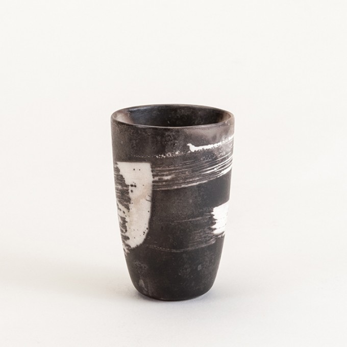 Raku-Becher "John" Typ A – studio.drei
Raku-Becher "John" Typ A – studio.drei