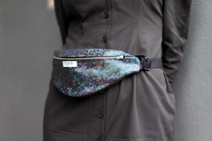 frisch Bauchtasche DISCO aus reflektierendem Leder frisch Bauchtasche DISCO aus reflektierendem Leder