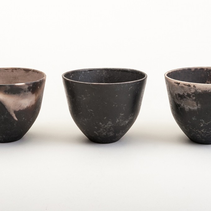 Raku-Bowl "George" Typ BLACK EDITION – studio.drei Raku-Bowl "George" Typ BLACK EDITION – studio.drei
