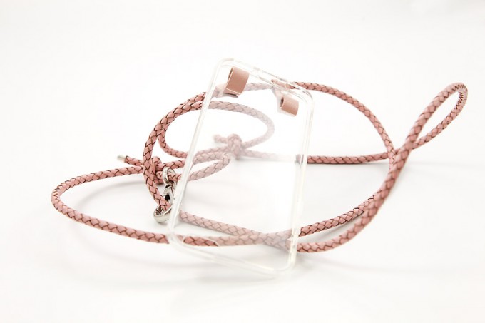 Lapàporter – iPhone Hülle zum Umhängen mit geflochtener Lederkordel, rosé/silber Lapàporter – iPhone Hülle zum Umhängen mit geflochtener Lederkordel, rosé/silber