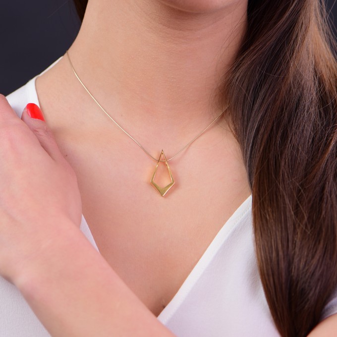 SPACE JEWELS.
HIDDEN HEART Sharp, Anhänger mit Kette.
18k vergoldetes Messing. SPACE JEWELS.
HIDDEN HEART Sharp, Anhänger mit Kette.
18k vergoldetes Messing.