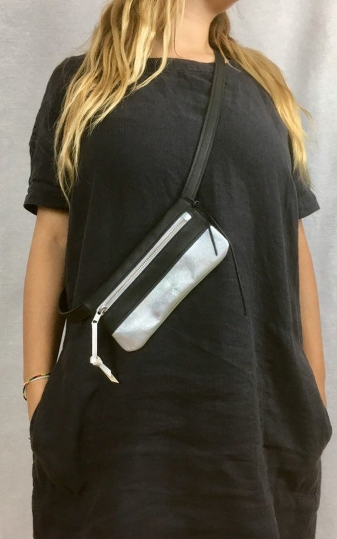 BSAITE Bauchtasche / Hip Bag /
Echt Leder / maximal BSAITE Bauchtasche / Hip Bag /
Echt Leder / maximal