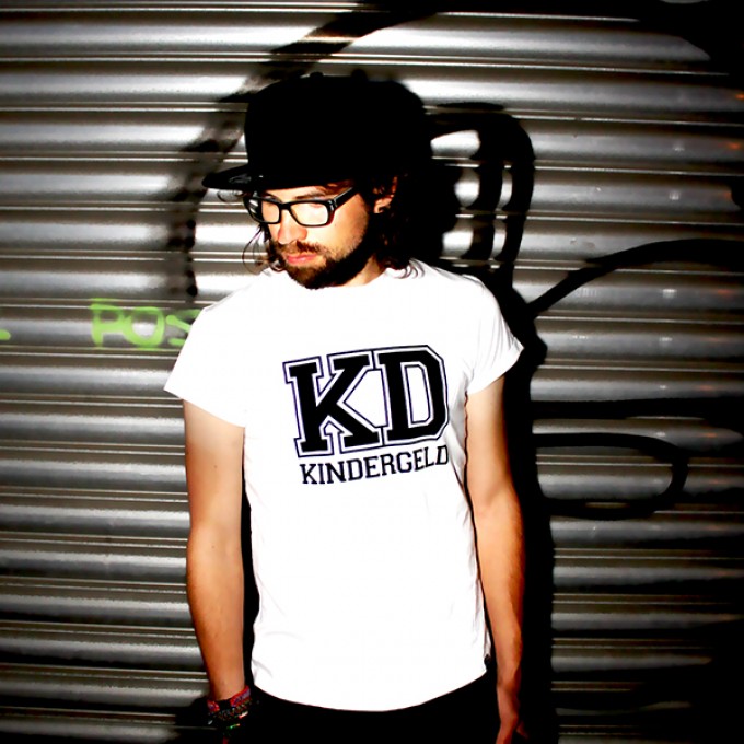 KINDERGELD ORGANIC Mens Roll Sleeve T-Shirt "KD" KINDERGELD ORGANIC Mens Roll Sleeve T-Shirt "KD"