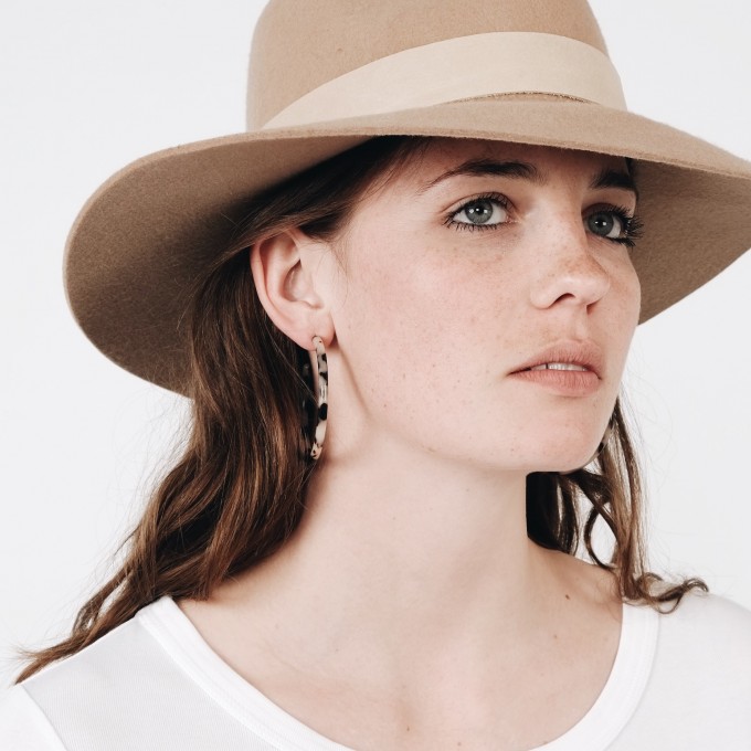 EVE+ ADIS // ACETAT HOOPS LARGE amber EVE+ ADIS // ACETAT HOOPS LARGE amber