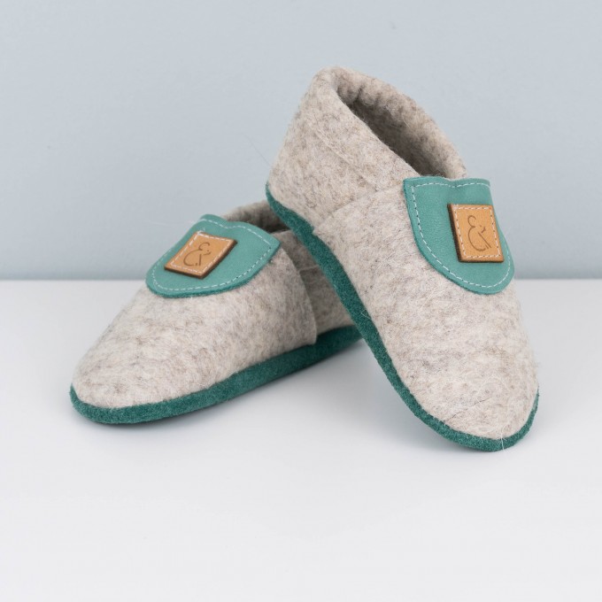 MEIN EIN & ALLES Babyschuhe / Krabbelschuhe / Hausschuhe aus Merino-Wollfilz und Bio-Leder in Grün MEIN EIN & ALLES Babyschuhe / Krabbelschuhe / Hausschuhe aus Merino-Wollfilz und Bio-Leder in Grün