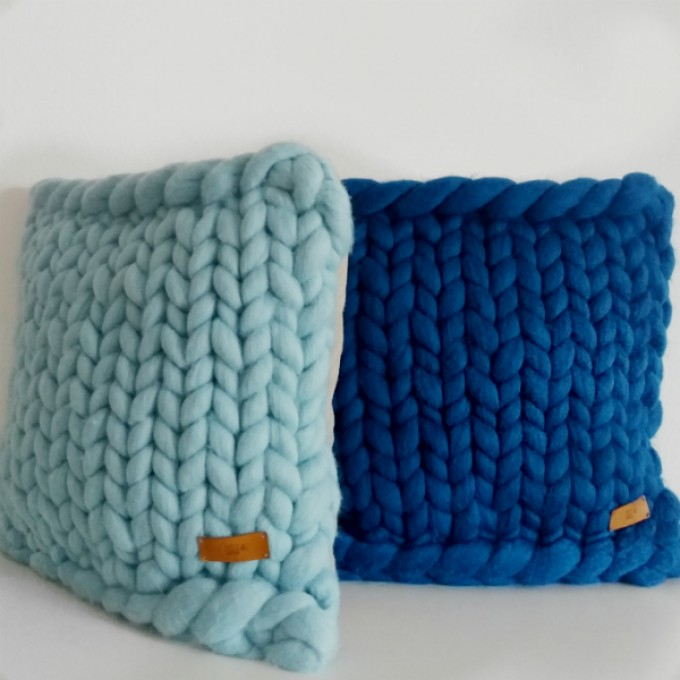 Dotty & Stitch - Dekokissen 'Adelheid' aus reiner Merinowolle Dotty & Stitch - Dekokissen 'Adelheid' aus reiner Merinowolle