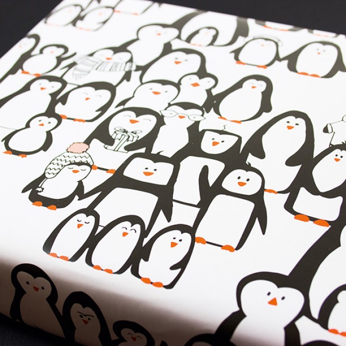 Bow & Hummingbird Geschenkpapier Pinguinparade