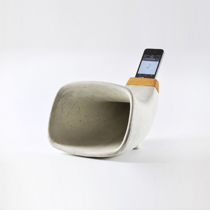 REHFORM iPhone Akustik-Horn aus Beton REHFORM iPhone Akustik-Horn aus Beton
