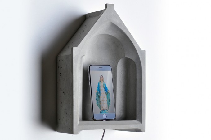 REHFORM iPhone Schrein REHFORM iPhone Schrein