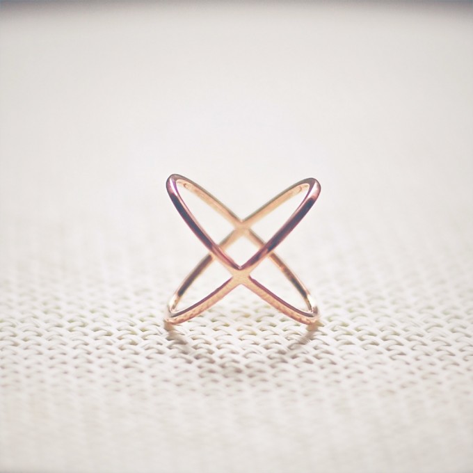 iloveblossom CROSSING OVER RING // rosé iloveblossom CROSSING OVER RING // rosé