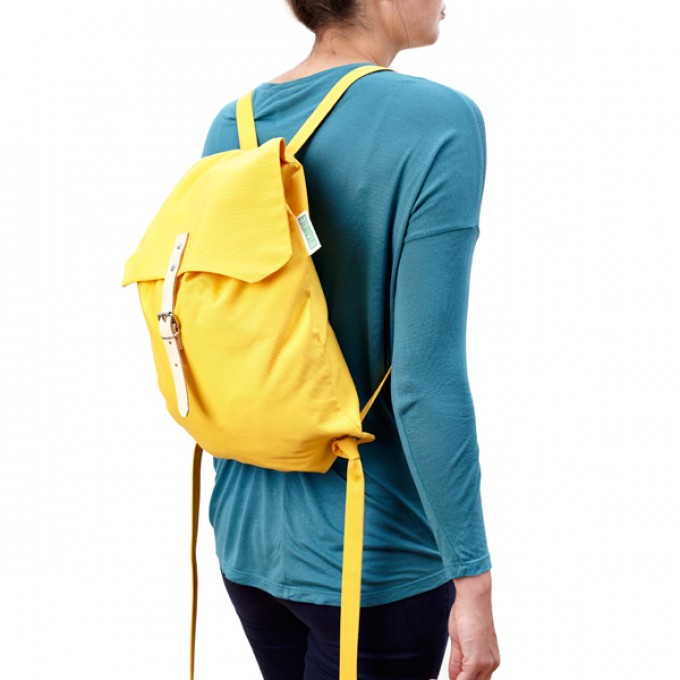 alva Django Recyclingrucksack
aus wiederverwendetem Markisentuch/Leder (gelb) alva Django Recyclingrucksack
aus wiederverwendetem Markisentuch/Leder (gelb)