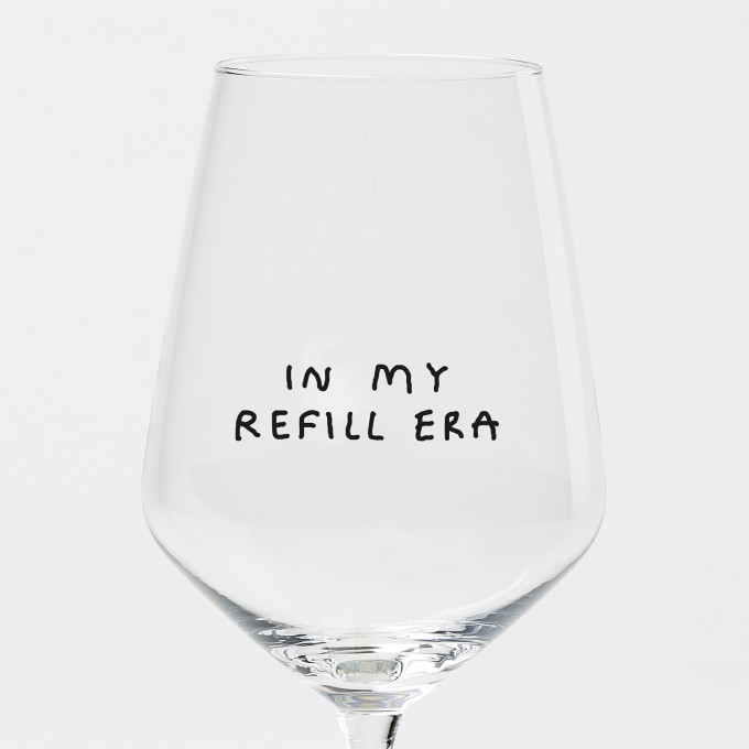 "In My Refill Era" Weinglas by Johanna Schwarzer × selekkt