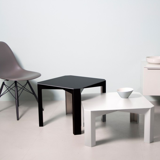 "Tisc" Beistelltisch, Aluminium eloxiert, Hellen Westerhof "Tisc" Beistelltisch, Aluminium eloxiert, Hellen Westerhof