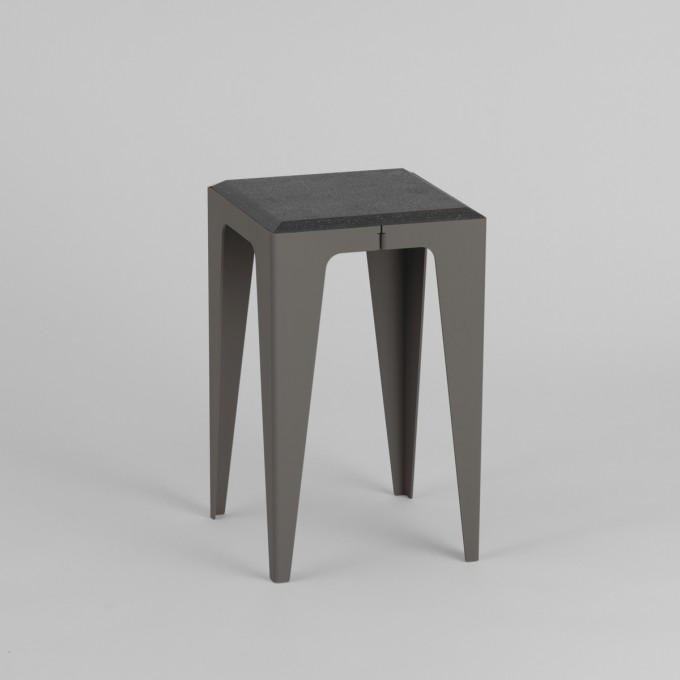 HOCKER |CHAMFER| Schiefer-Schwarz | nachhaltiges Möbeldesign | WYE HOCKER |CHAMFER| Schiefer-Schwarz | nachhaltiges Möbeldesign | WYE