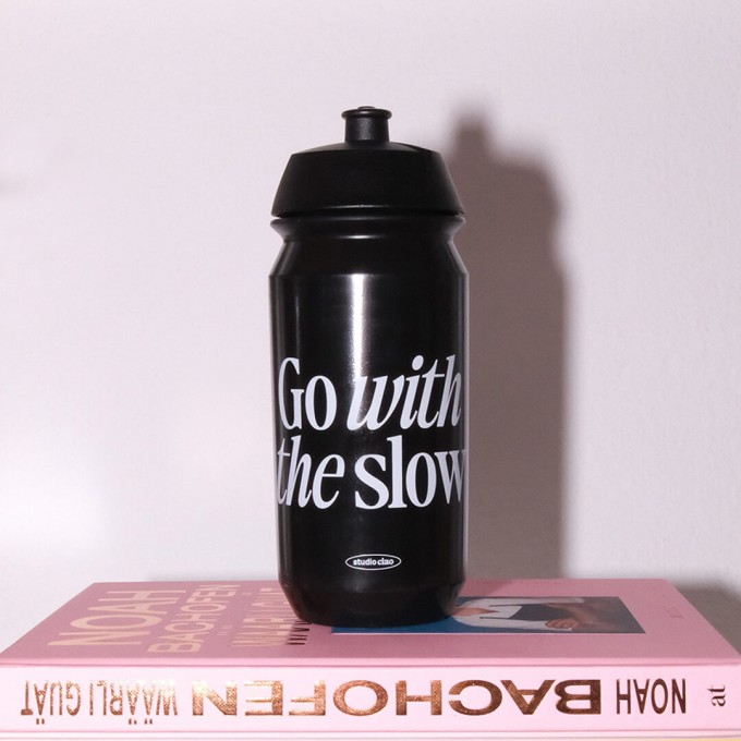 "Go with the slow" Bidon, 500 ml Trinkflasche schwarz – studio ciao