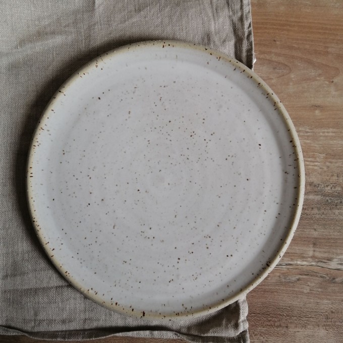 getöpferter Teller groß weiß - einzeln | Töpferei am Wald