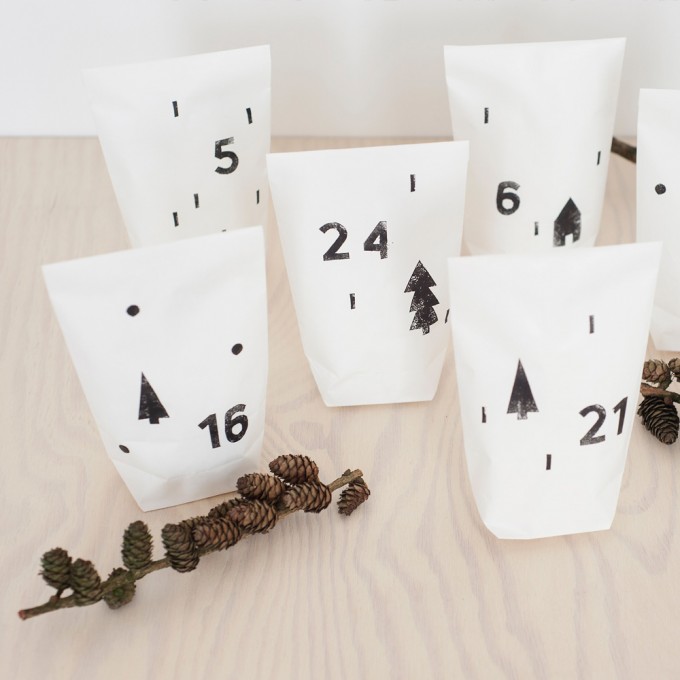 tinyday . Adventskalender aus Papier . bestempelt . zum hinstellen tinyday . Adventskalender aus Papier . bestempelt . zum hinstellen