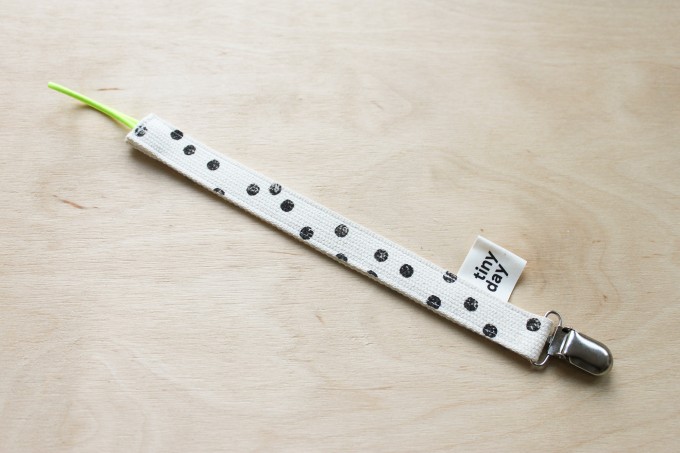 tinyday . Schnullerband . bestempelt . punkte tinyday . Schnullerband . bestempelt . punkte