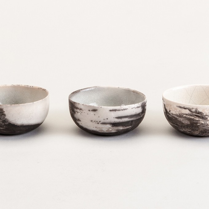 Raku-Schälchen "Paul" Typ Q – studio.drei Raku-Schälchen "Paul" Typ Q – studio.drei