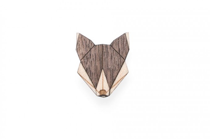 Wolf Brooch von BeWooden Wolf Brooch von BeWooden