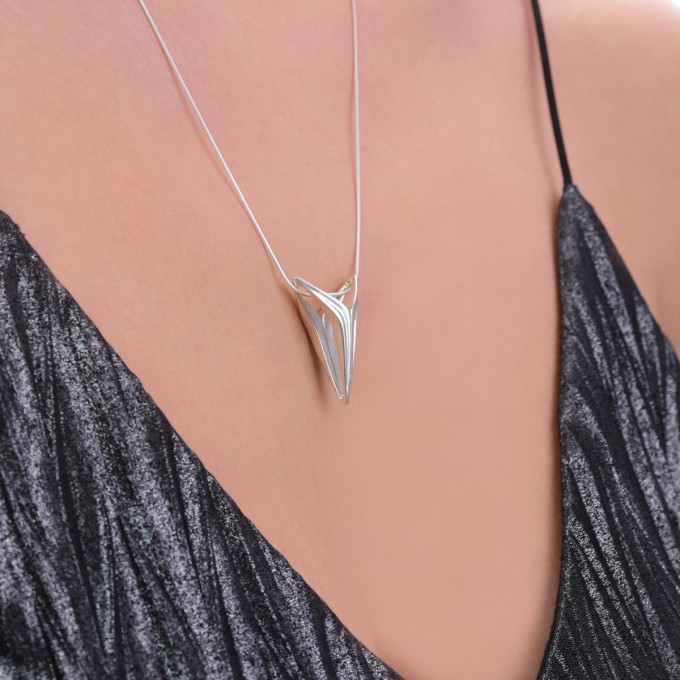 SPACE JEWELS. YOUNIVERSAL Free, Anhänger mit Kette. Sterling Silber. SPACE JEWELS. YOUNIVERSAL Free, Anhänger mit Kette. Sterling Silber.