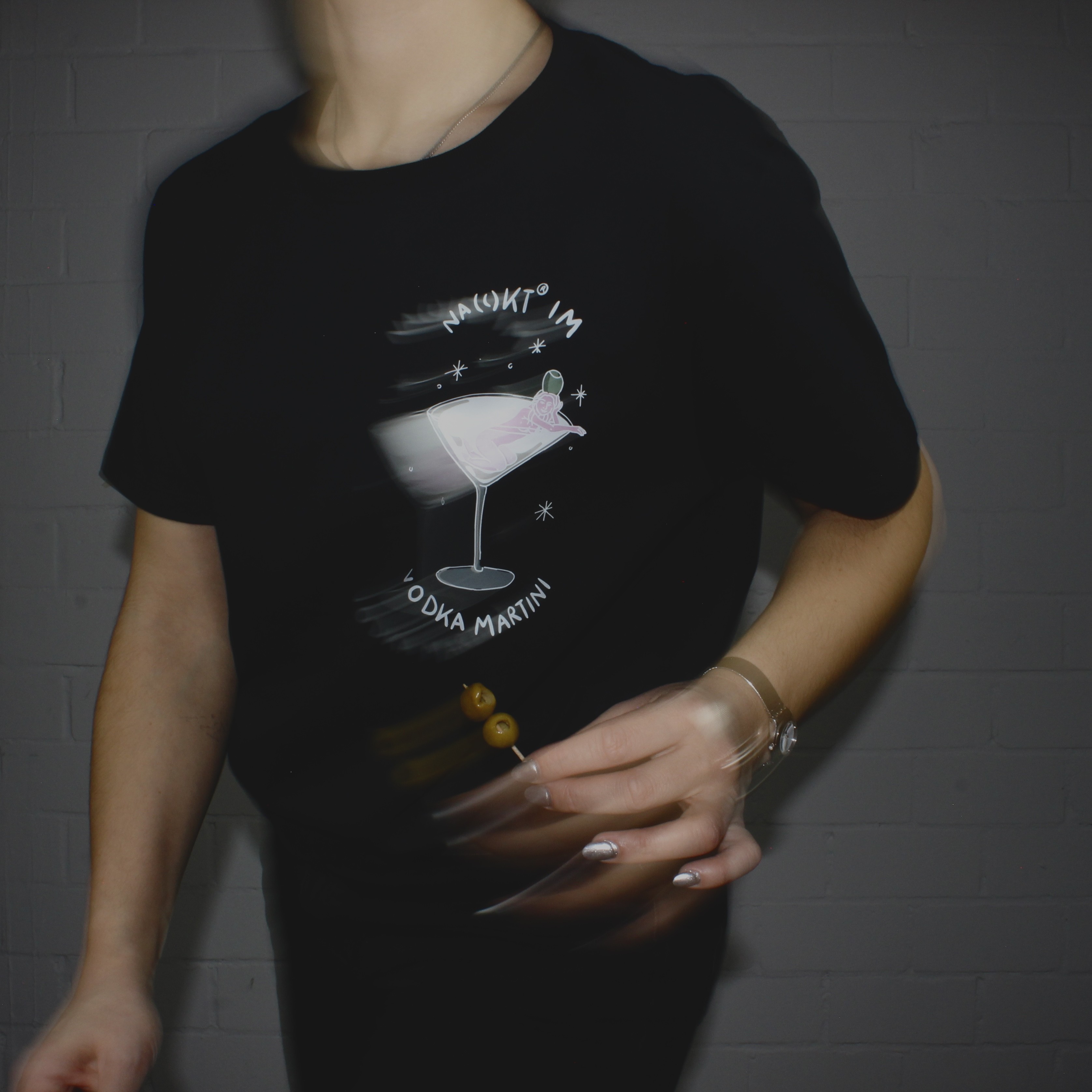 nakt NAKT IM VODKA MARTINI T Shirt schwarz unisex