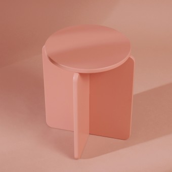 XO Hocker und Sidetable in KORALLE von Studio Sonntag	
