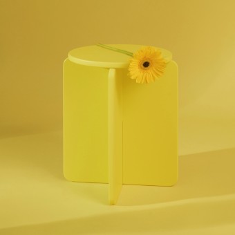 XO Hocker und Sidetable in ZITRONE von Studio Sonntag