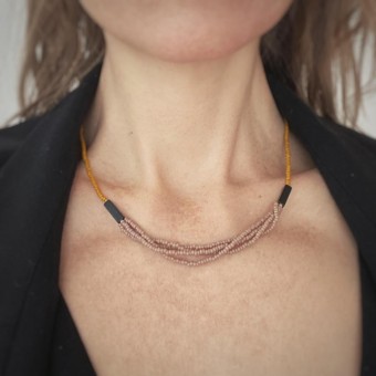IDA PING JEWELRY // DUSTY ROSE Halskette aus Miyuki Glasperlen und Onyx