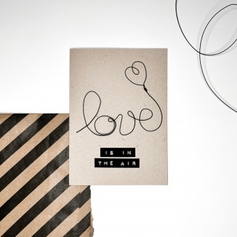 TYPOP Klappkarte „Love is in the Air” mit Love-Schriftzug aus Draht inkl. Umschlag