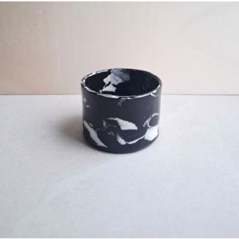 Skelini – Kaffeetasse aus Porzellan in Schwarz-Weiß