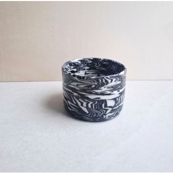 Skelini – Kaffeetasse aus Porzellan in Schwarz-Weiß