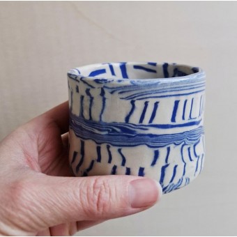Skelini – Kaffeetasse aus Keramik - blau-cremige Farbkombination