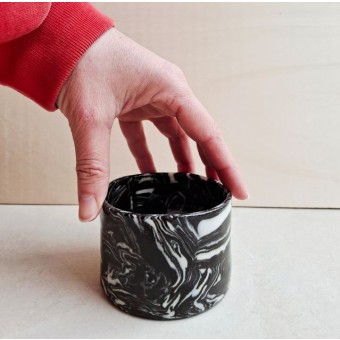 Skelini – Kaffeetasse aus Porzellan in Schwarz-Weiß