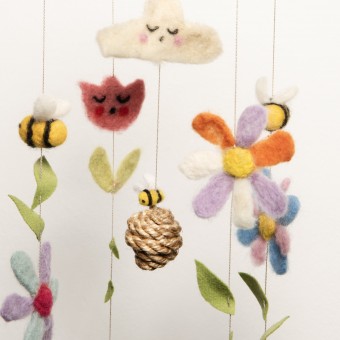 Bienen und Blumen - Mobile aus Filz von Ettmoln