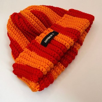 'Two-Tone' gehäkelte Beanie von crroco studio (rot-orange)