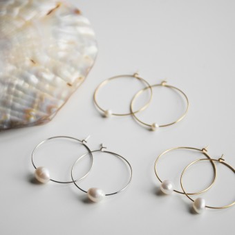 nahili CREOLEN "simple Perl" silberne oder goldene Ohrringe mit echter Süßwasserperle - Perlmutt crémeweiß 