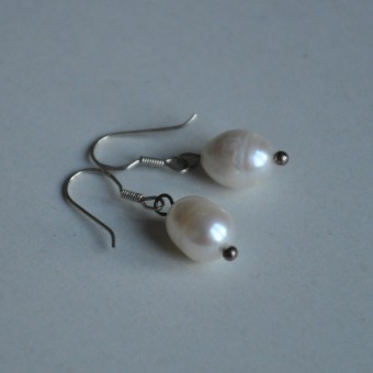 na.hili OHRRINGE "white pearl dots" weiße Perle massiv *925 Silber*